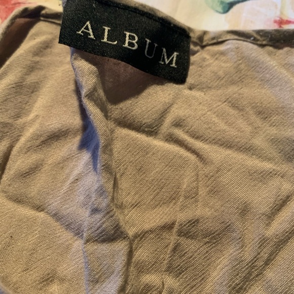 Album Women’s Grey Top Size Medium Short Seeve - Picture 9 of 10